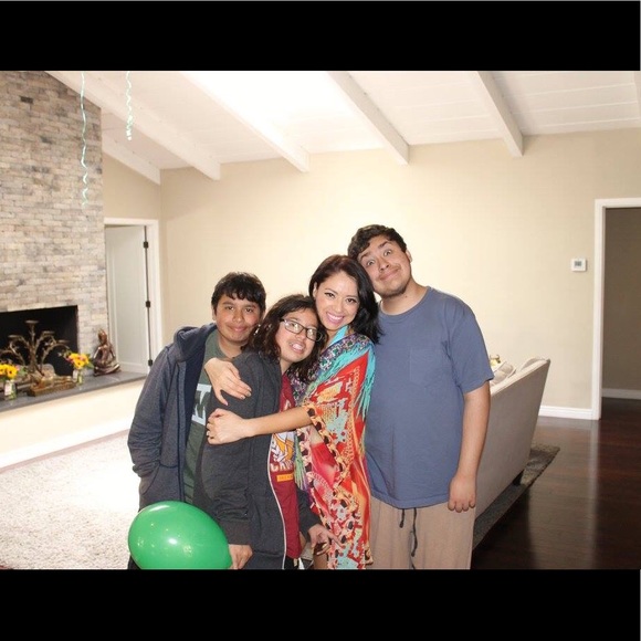 Meet Your Posher - Picture 2 of 15